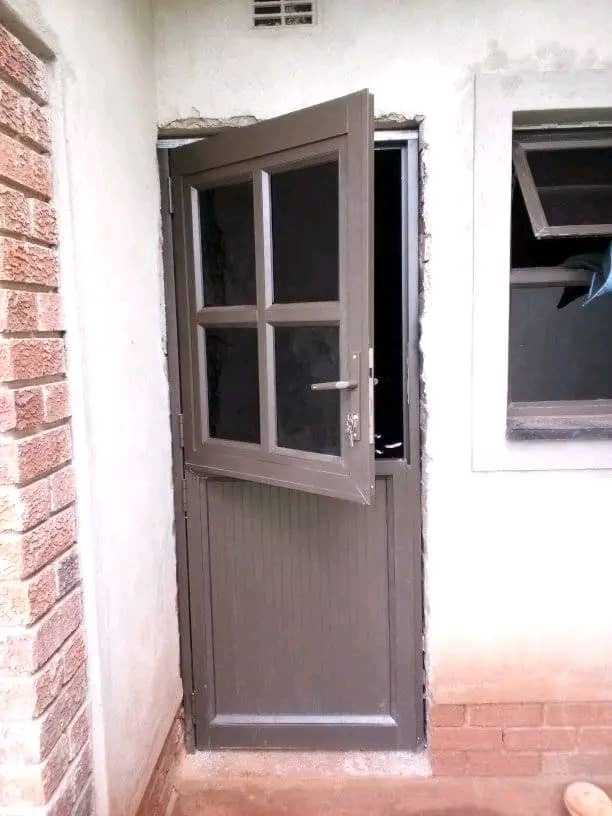 Stable door - hynged11