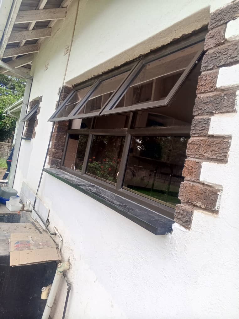 Swinging window - window